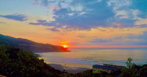 Sonnenuntergang am Strand von Raglan, Neuseeland
